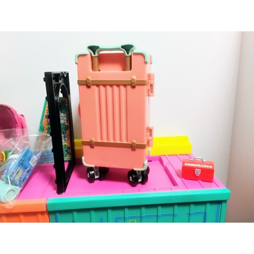 MASSIVE MGA ENTERTAINMENT LOL SURPISE DOLL CLUBHOUSE PLAYSET ACCESSORY LOT - Picture 8 of 9